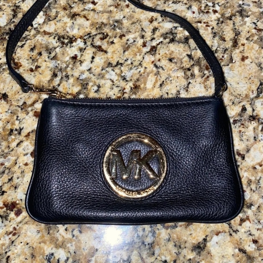 Michael kors wristlet